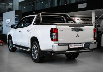 Подержанный автомобиль Mitsubishi L200 2023 года (6 фото)