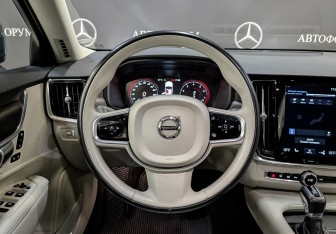 Подержанный автомобиль Volvo V90 Cross Country 2019 года (21 фото)