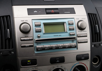 Подержанный автомобиль Toyota Corolla Verso 2006 года (17 фото)