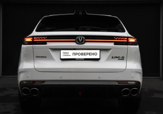 Подержанный автомобиль Changan UNI-K 2023 года (6 фото)