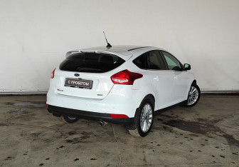 Подержанный автомобиль Ford Focus Hatchback 2017 года (6 фото)