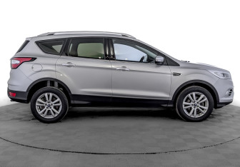 Подержанный автомобиль Ford Kuga 2018 года (4 фото)