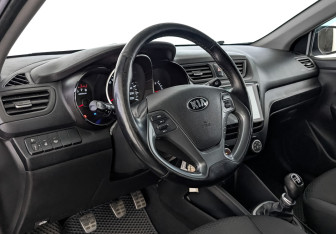 Подержанный автомобиль Kia Rio Hatchback 2016 года (15 фото)