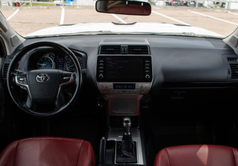 Подержанный автомобиль Toyota Land Cruiser Prado 2021 года (13 фото)