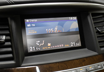 Подержанный автомобиль Infiniti QX60 2017 года (21 фото)