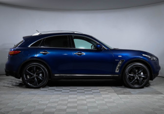 Подержанный автомобиль Infiniti QX70 2014 года (4 фото)