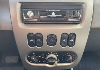 Подержанный автомобиль Renault Sandero 2011 года (14 фото)