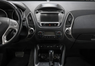 Подержанный автомобиль Hyundai ix35 2012 года (15 фото)