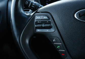 Подержанный автомобиль Kia Cerato Coupe 2013 года (19 фото)