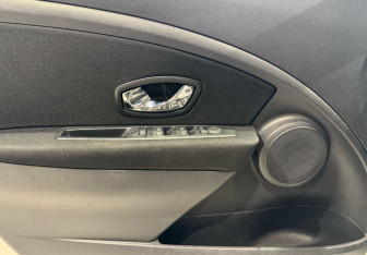 Подержанный автомобиль Renault Fluence 2014 года (17 фото)