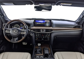 Подержанный автомобиль Lexus LX 2018 года (14 фото)