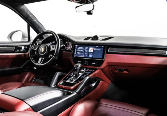 Подержанный автомобиль Porsche Cayenne 2018 года (11 фото)