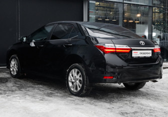 Подержанный автомобиль Toyota Corolla Sedan 2016 года (7 фото)