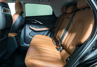 Подержанный автомобиль Omoda C5 2023 года (10 фото)