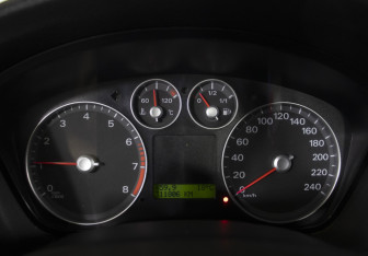 Подержанный автомобиль Ford Focus Sedan 2007 года (11 фото)