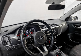 Подержанный автомобиль Kia Rio Hatchback 2021 года (15 фото)