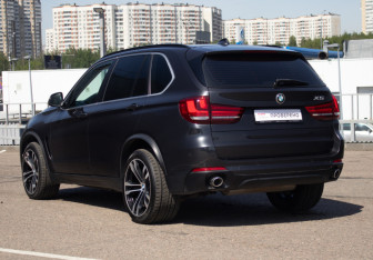 Подержанный автомобиль BMW X5 2015 года (7 фото)