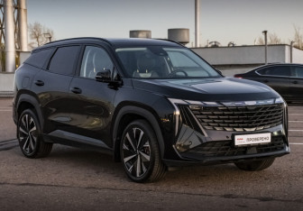 Подержанный автомобиль Geely Atlas 2024 года (3 фото)