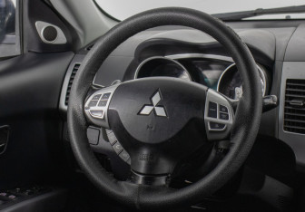Подержанный автомобиль Mitsubishi Outlander 2008 года (15 фото)