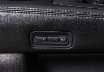 Подержанный автомобиль Nissan Pathfinder 2014 года (17 фото)