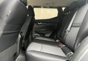 Подержанный автомобиль Nissan Qashqai 2017 года (11 фото)