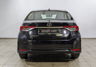 Подержанный автомобиль Toyota Corolla Sedan 2019 года (6 фото)
