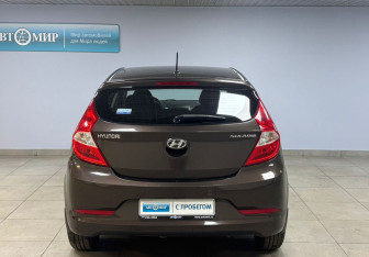 Подержанный автомобиль Hyundai Solaris Hatchback 2015 года (6 фото)