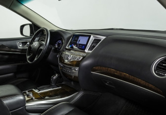Подержанный автомобиль Infiniti QX60 2016 года (9 фото)