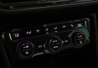 Подержанный автомобиль Volkswagen Tiguan 2020 года (13 фото)