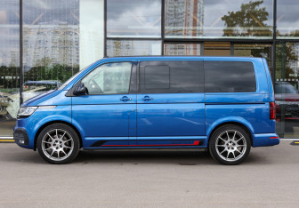 Подержанный автомобиль Volkswagen Multivan 2020 года (8 фото)