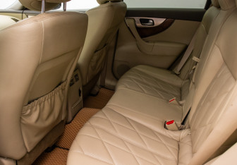 Подержанный автомобиль Infiniti FX 2010 года (12 фото)