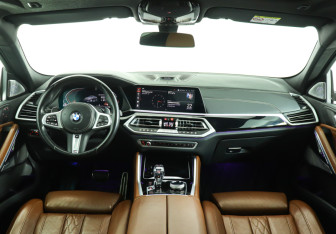 Подержанный автомобиль BMW X6 2022 года (12 фото)