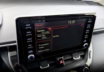 Подержанный автомобиль Toyota Corolla Sedan 2019 года (25 фото)