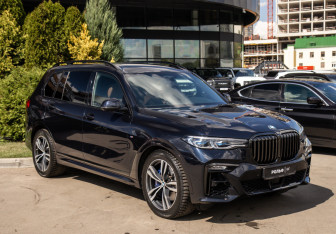 Подержанный автомобиль BMW X7 2019 года (2 фото)