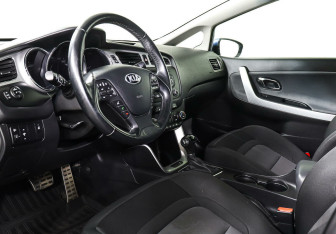 Подержанный автомобиль Kia Ceed Hatchback 2014 года (10 фото)