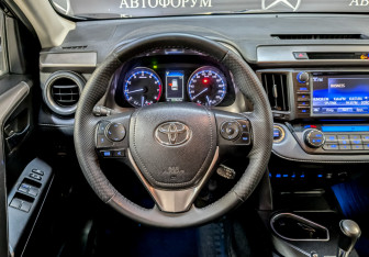Подержанный автомобиль Toyota RAV4 2019 года (19 фото)