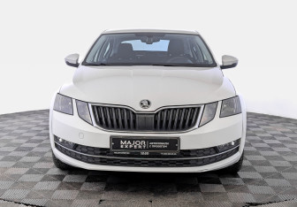 Подержанный автомобиль Skoda Octavia Liftback 2019 года (2 фото)