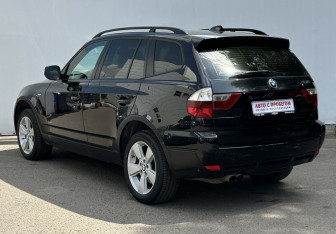 Подержанный автомобиль BMW X3 2010 года (7 фото)