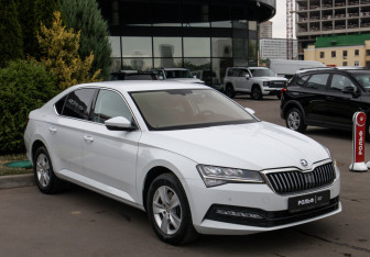 Подержанный автомобиль Skoda Superb Liftback 2021 года (2 фото)