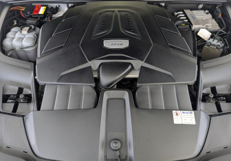 Подержанный автомобиль Porsche Cayenne 2019 года (12 фото)