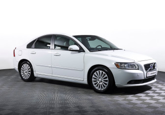Подержанный автомобиль Volvo S40 2010 года (3 фото)