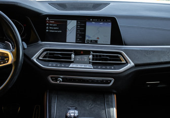 Подержанный автомобиль BMW X5 2018 года (11 фото)