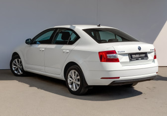 Подержанный автомобиль Skoda Octavia Liftback 2019 года (7 фото)