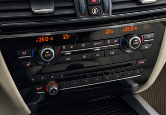 Подержанный автомобиль BMW X5 2018 года (21 фото)