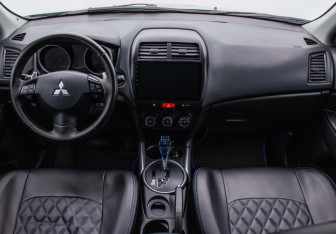 Подержанный автомобиль Mitsubishi ASX 2012 года (13 фото)