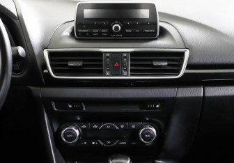 Подержанный автомобиль Mazda 3 Hatchback 2013 года (8 фото)