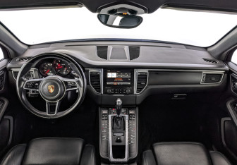 Подержанный автомобиль Porsche Macan 2016 года (14 фото)