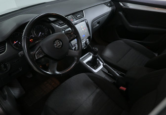 Подержанный автомобиль Skoda Octavia Liftback 2014 года (7 фото)