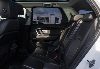 Подержанный автомобиль Land Rover Discovery Sport 2016 года (15 фото)
