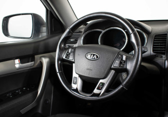 Подержанный автомобиль Kia Sorento 2011 года (11 фото)
